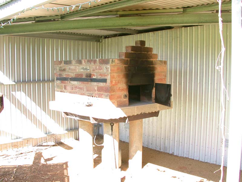 Pizza oven close 2